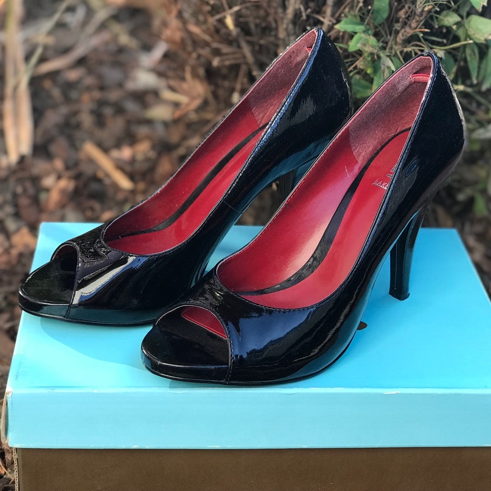 Bakers black patent heels size 6.5